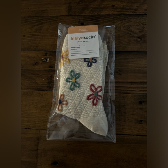 Closeout!▪️POL Ivory Floral Socks with Multi Flowers - Picture 6 of 6